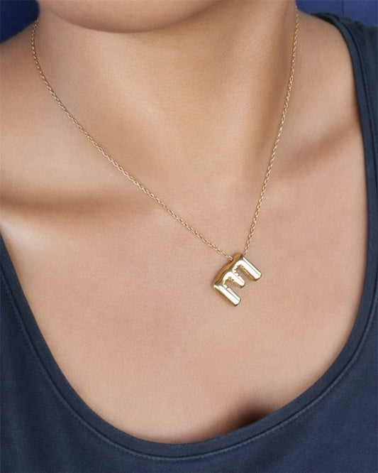 Collier lettre en acier inoxydable doré
