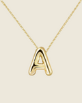 Collier doré à chaîne fine avec pendentif lettre A bombé