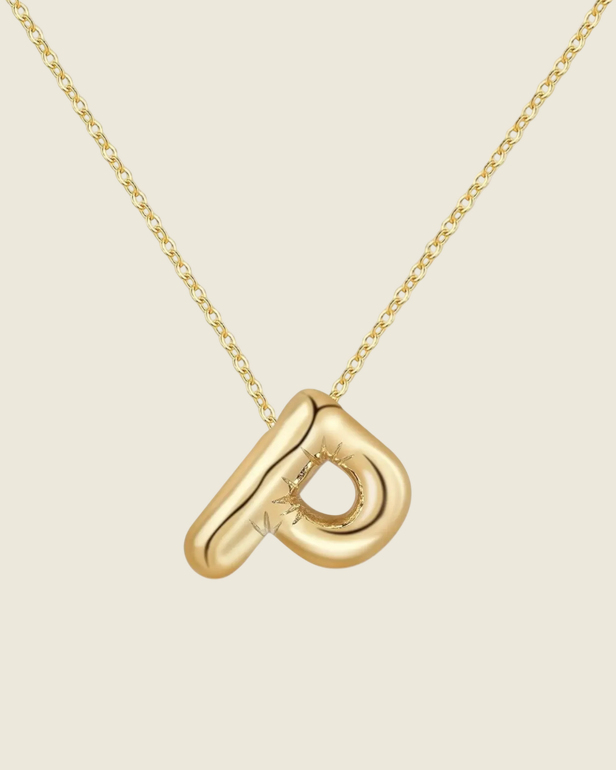 Collier doré à chaîne fine avec pendentif lettre P bombé