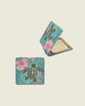 Miroir de poche ouvert et fermé, avec motif tortue marine et fleurs roses sur fond turquoise