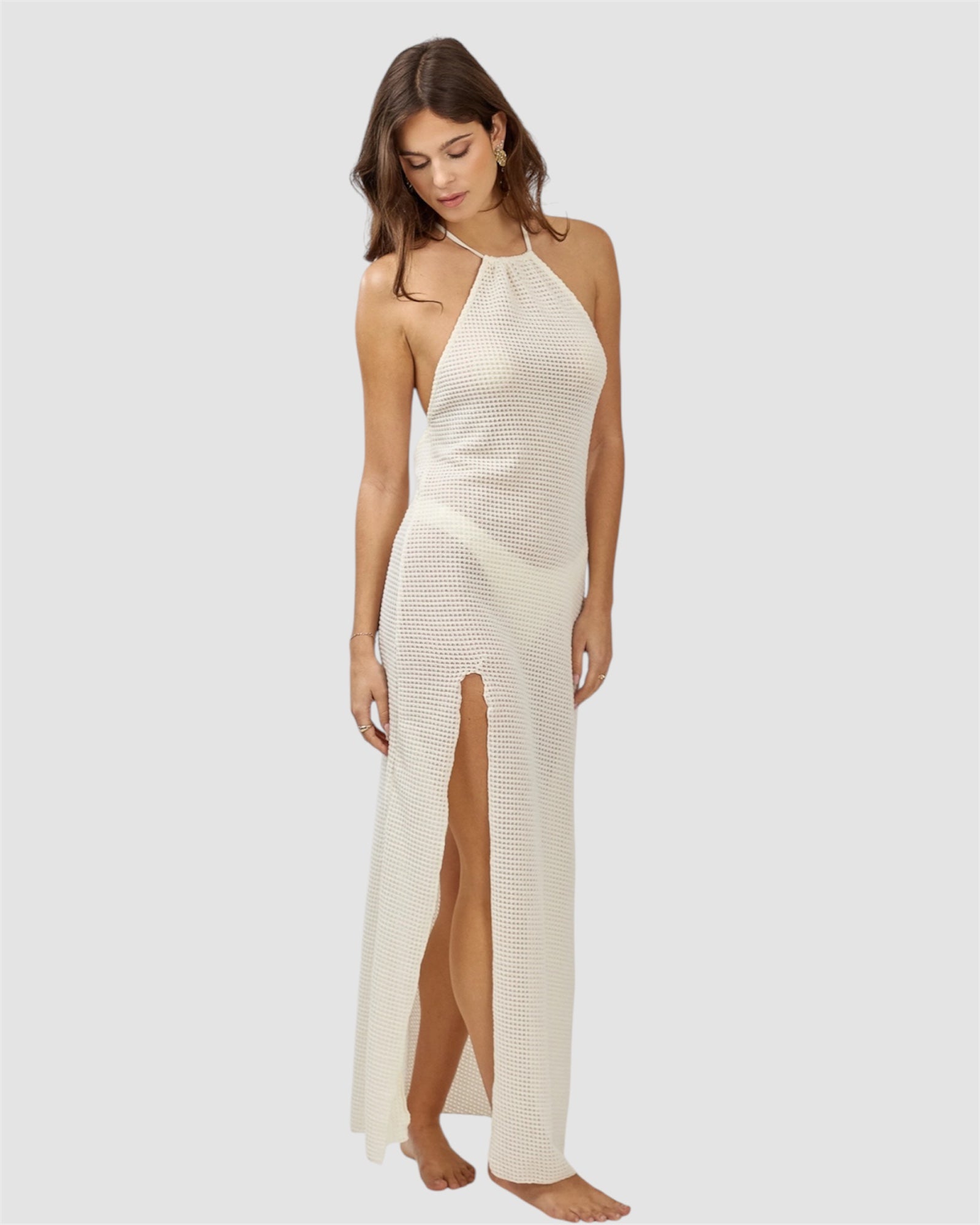 Robe de plage beige longue et fendue sur le devant