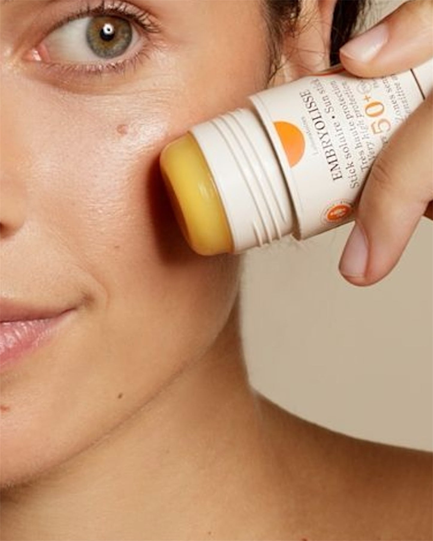 COFFRET TROUSSE DE PRODUITS VISAGE POUR LA PLAGE