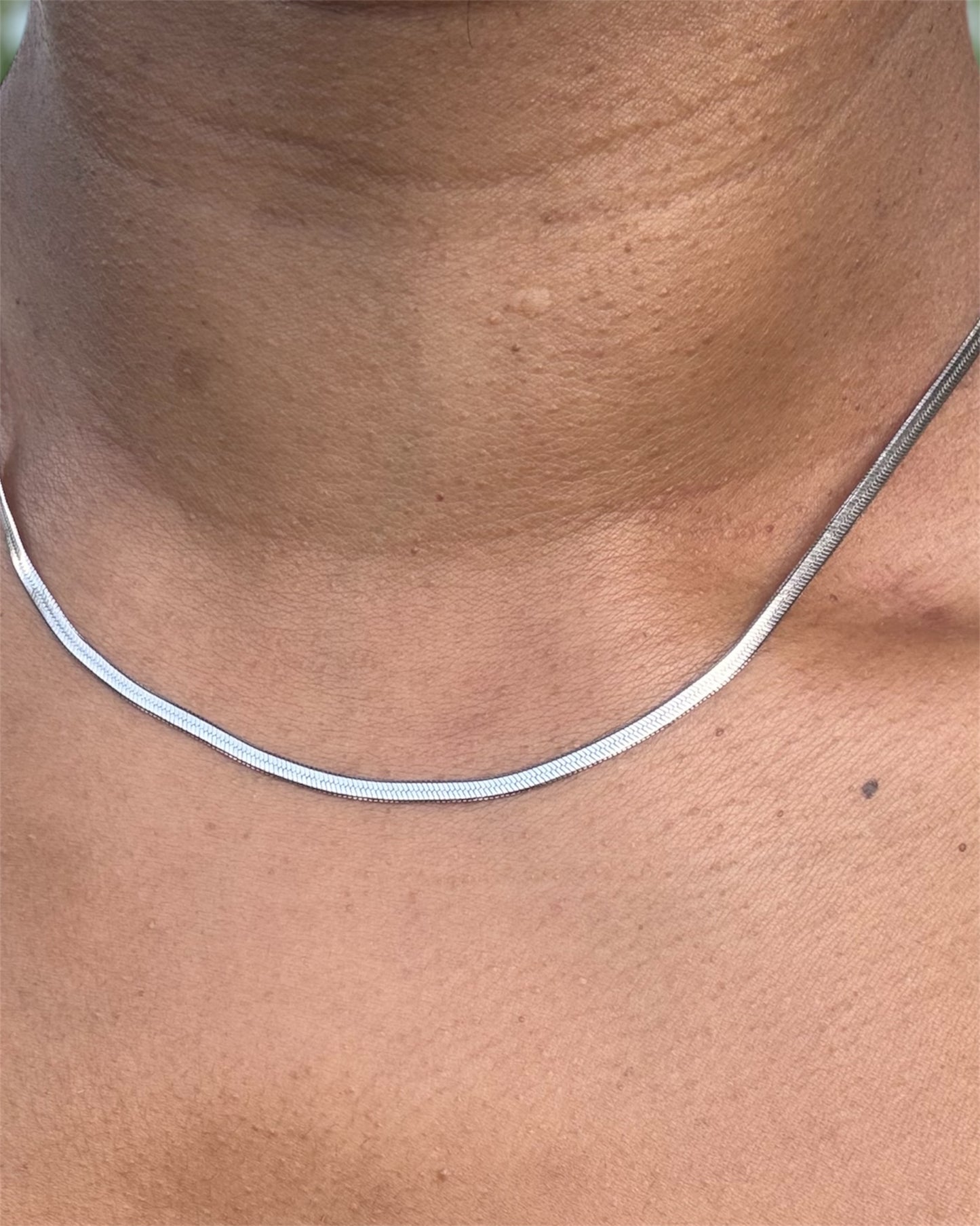 COLLIER MAILLES PLATES EN ACIER INOXYDABLE ARGENTÉ