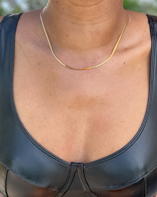 COLLIER MAILLES PLATES EN ACIER INOXYDABLE DORÉ