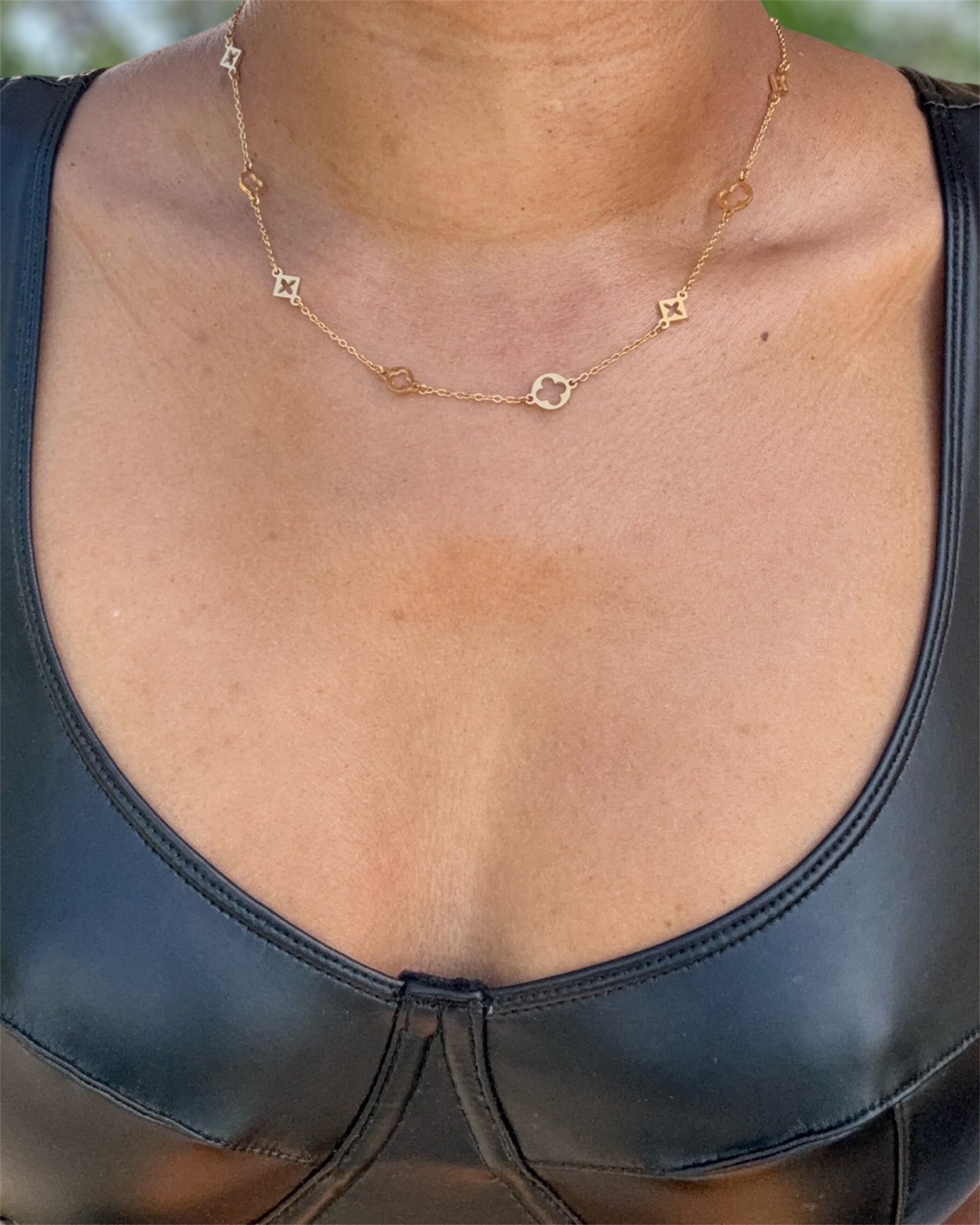 ENSEMBLE COLLIER ET BRACELET PENDENTIFS FLEURS DE LYS EN ACIER INOXYDABLE DORÉ