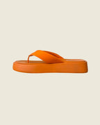 Sandales tongs à plate-forme orange 