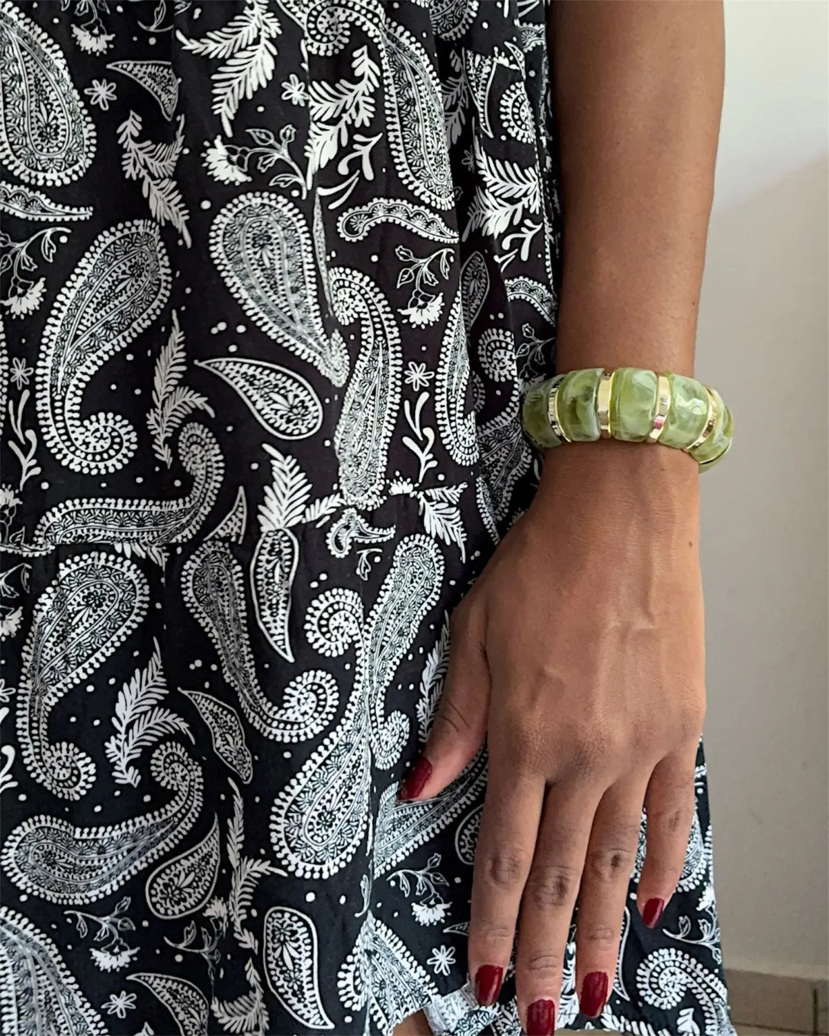 Bracelet fantaisie large • noir & doré ou vert & doré