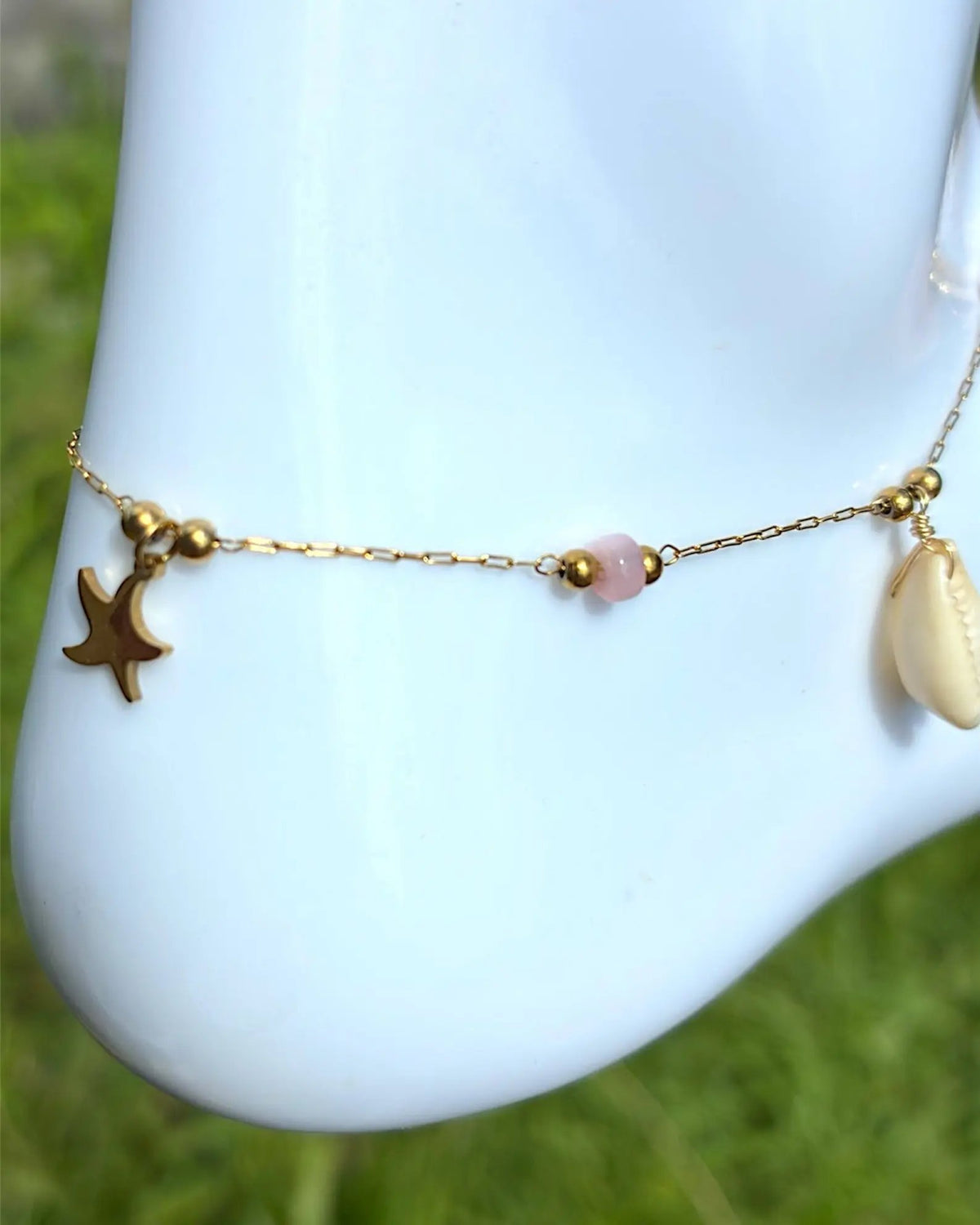 Chaîne de cheville dorée en acier inoxydable avec coquillages, perles et pendentif hippocampe