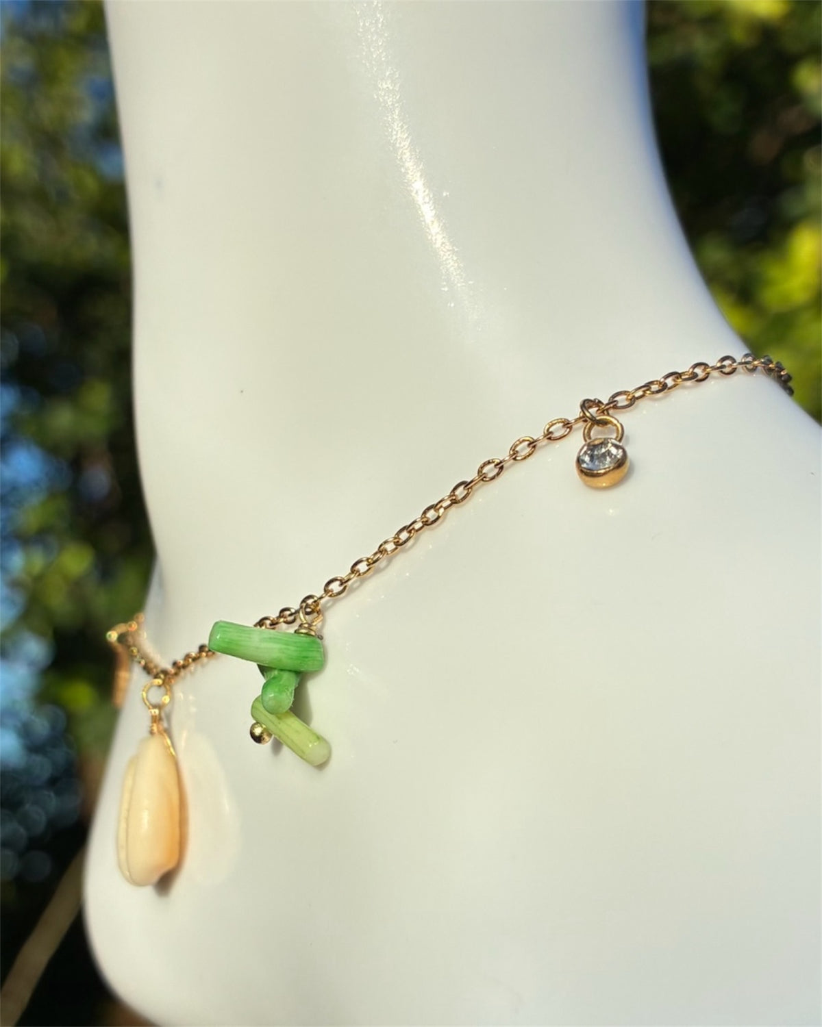Chaîne de cheville en acier inoxydable doré avec pendentifs coquillages et perles