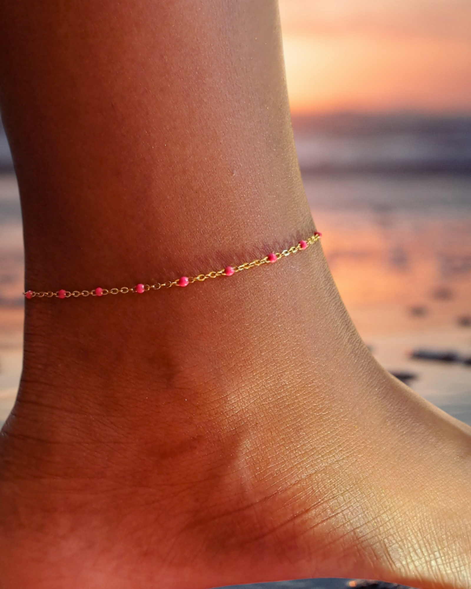 chaine de cheville en acier inoxydable doré et perles epoxy rose